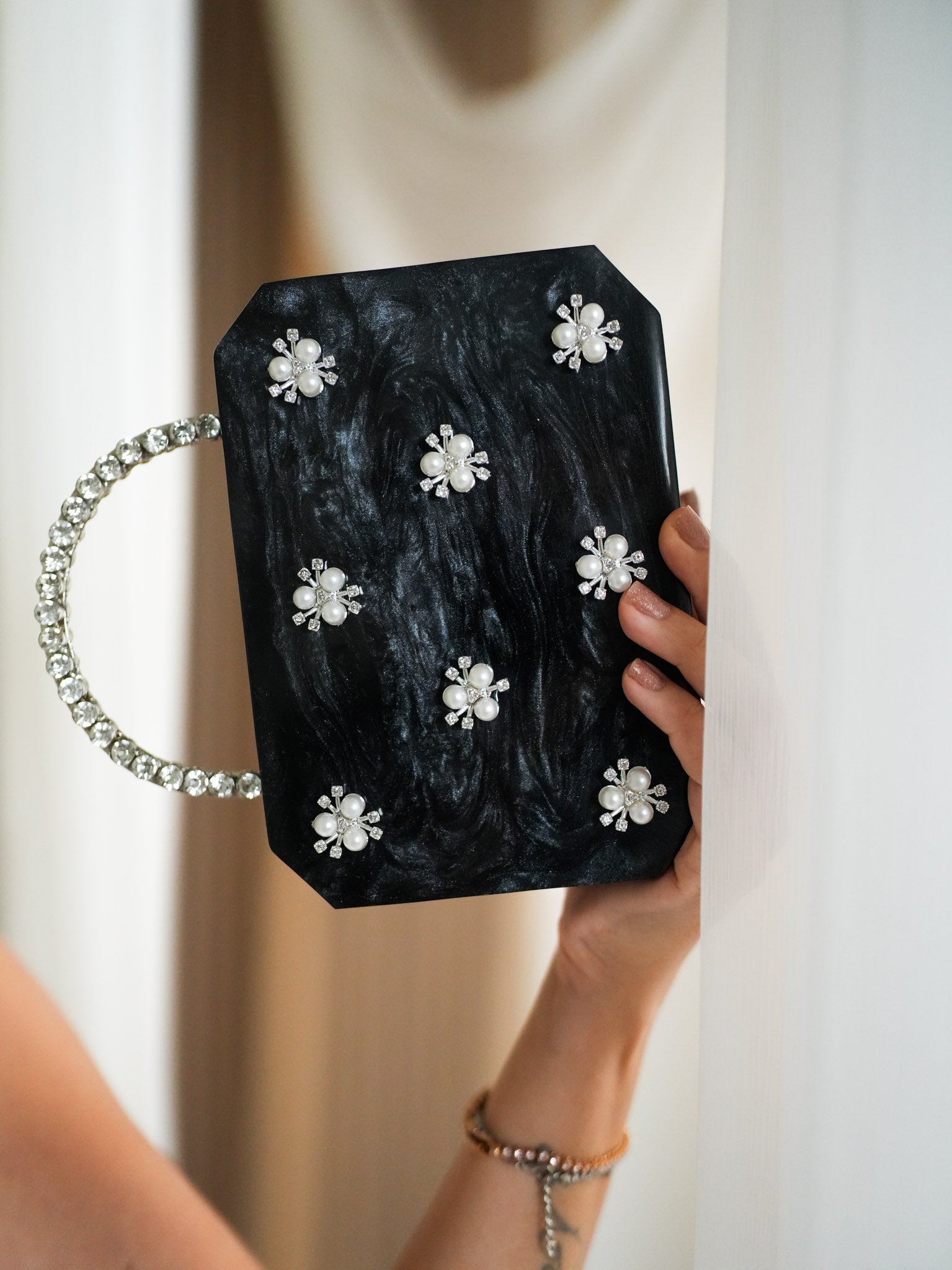 Beyond the Ordinary Clutch (Black)