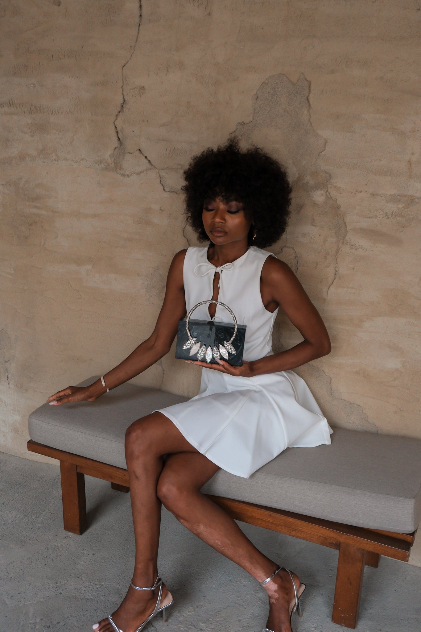 Thriving All Night Clutch (Black)