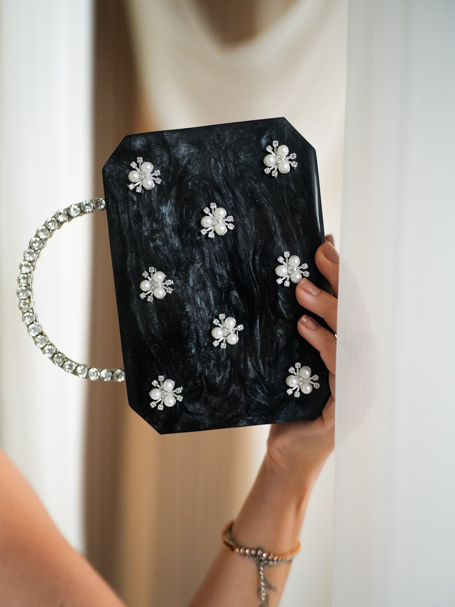 Beyond the Ordinary Clutch (Black)
