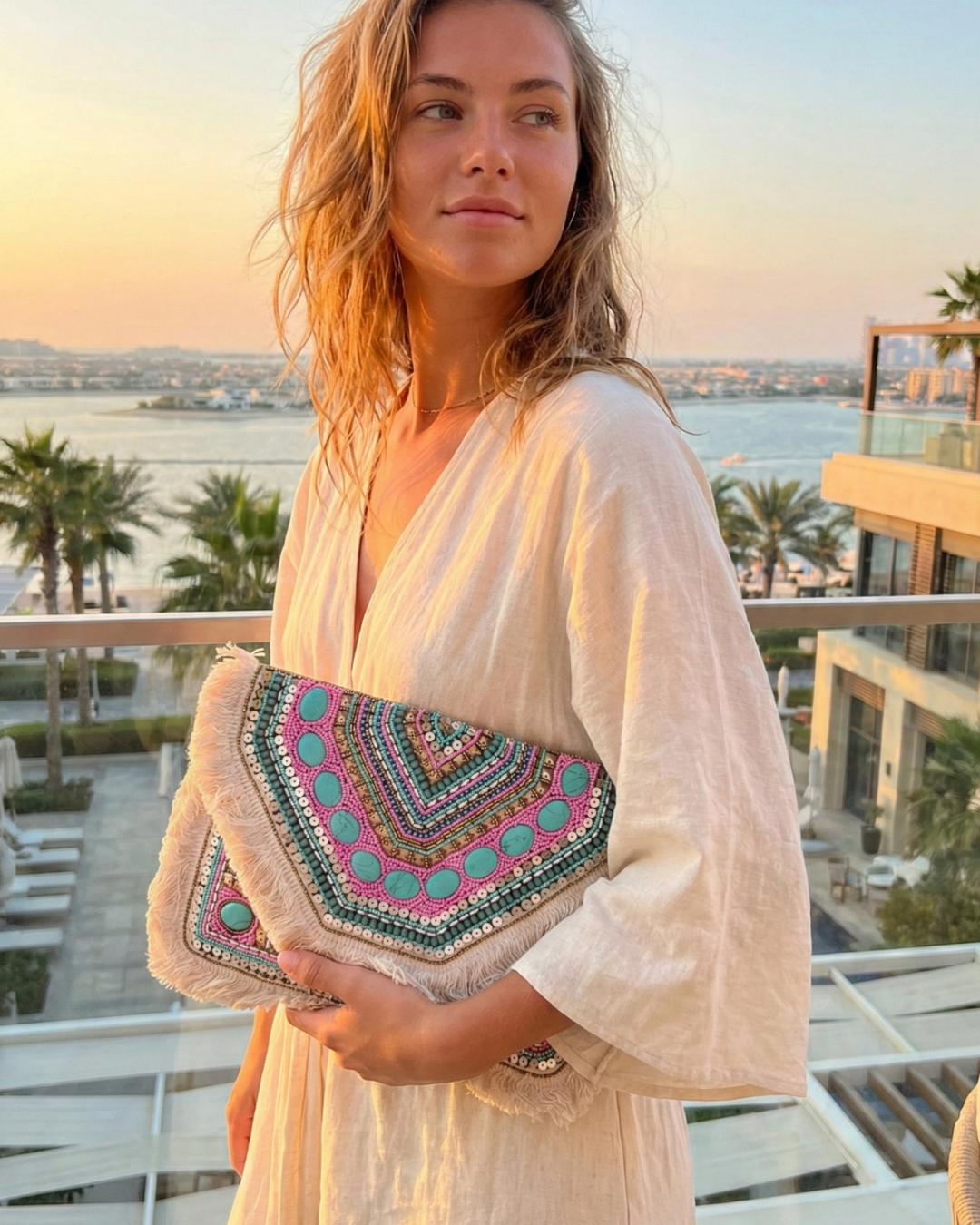 خذني إلى Sands Boho Clutch